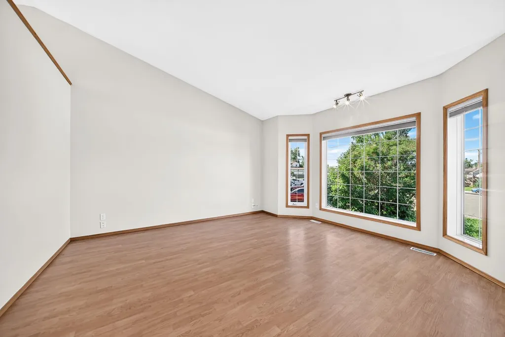 417 9 Street Beiseker AB T0M 0G0