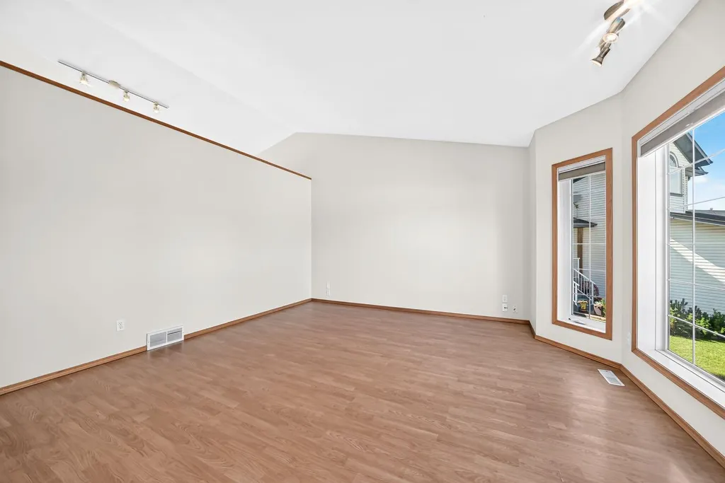 417 9 Street Beiseker AB T0M 0G0