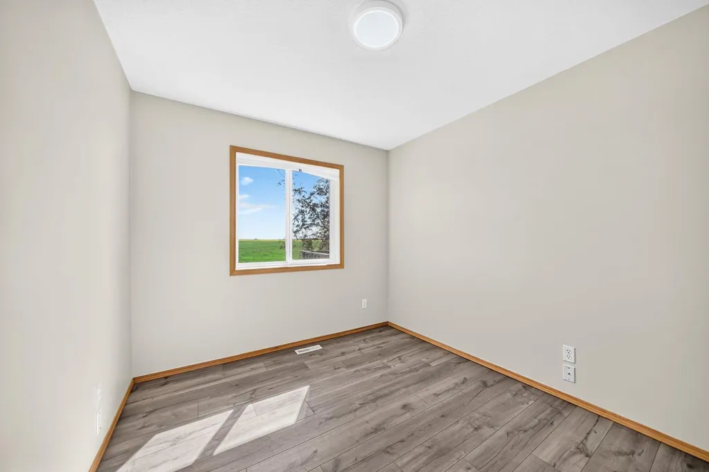 417 9 Street Beiseker AB T0M 0G0