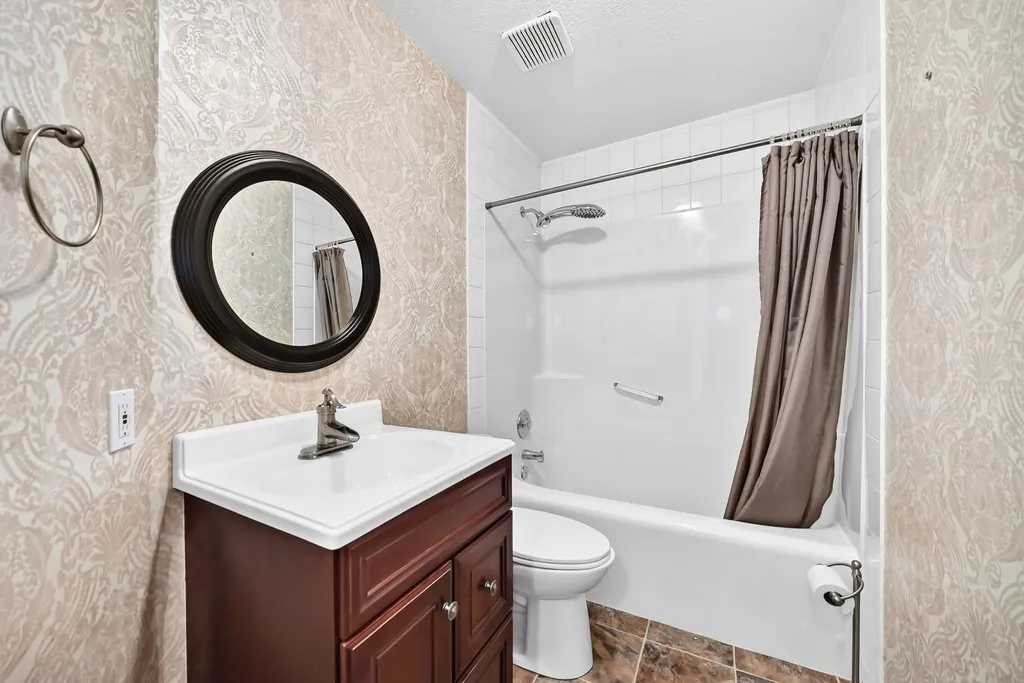 417 9 Street Beiseker AB T0M 0G0