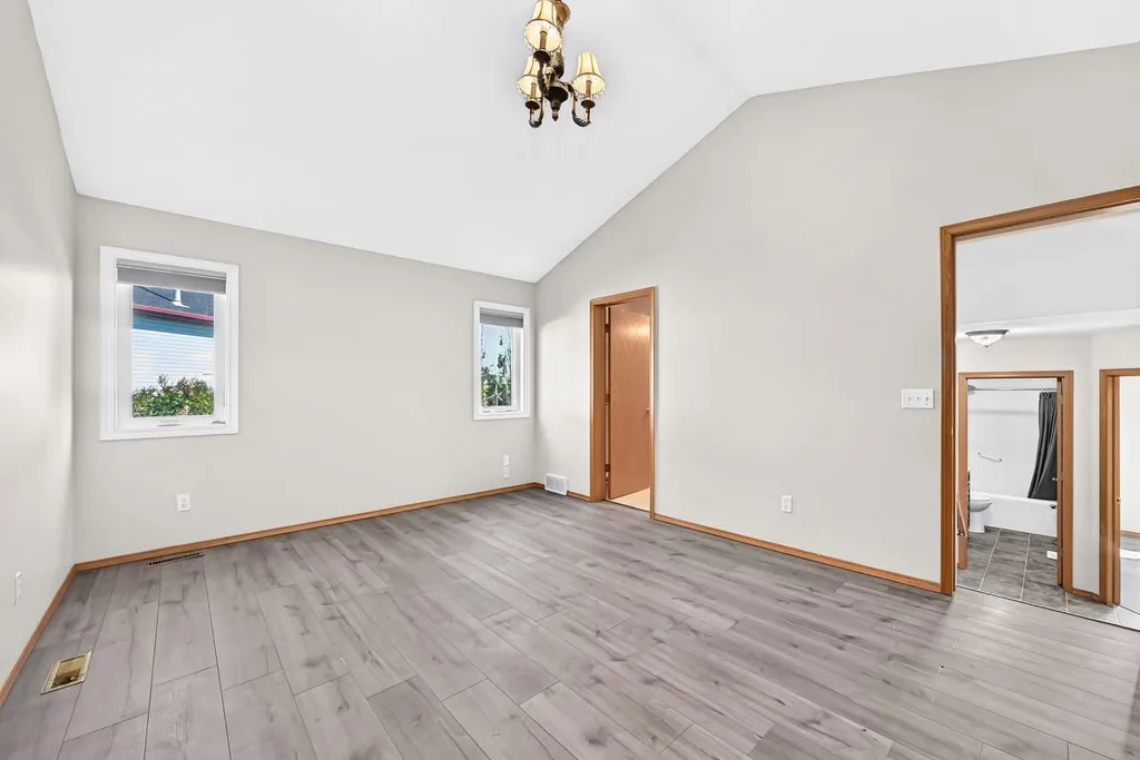 417 9 Street Beiseker AB T0M 0G0
