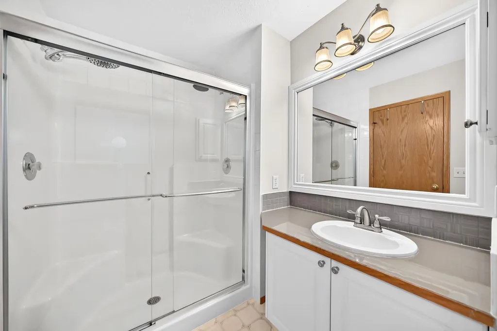417 9 Street Beiseker AB T0M 0G0