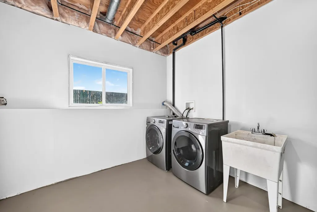 417 9 Street Beiseker AB T0M 0G0
