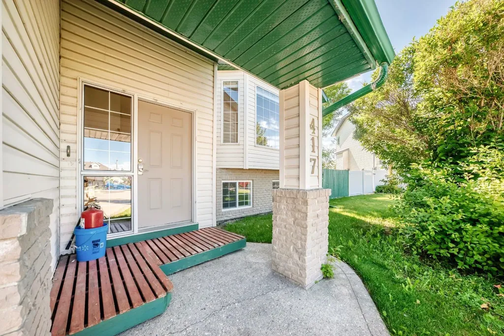 417 9 Street Beiseker AB T0M 0G0