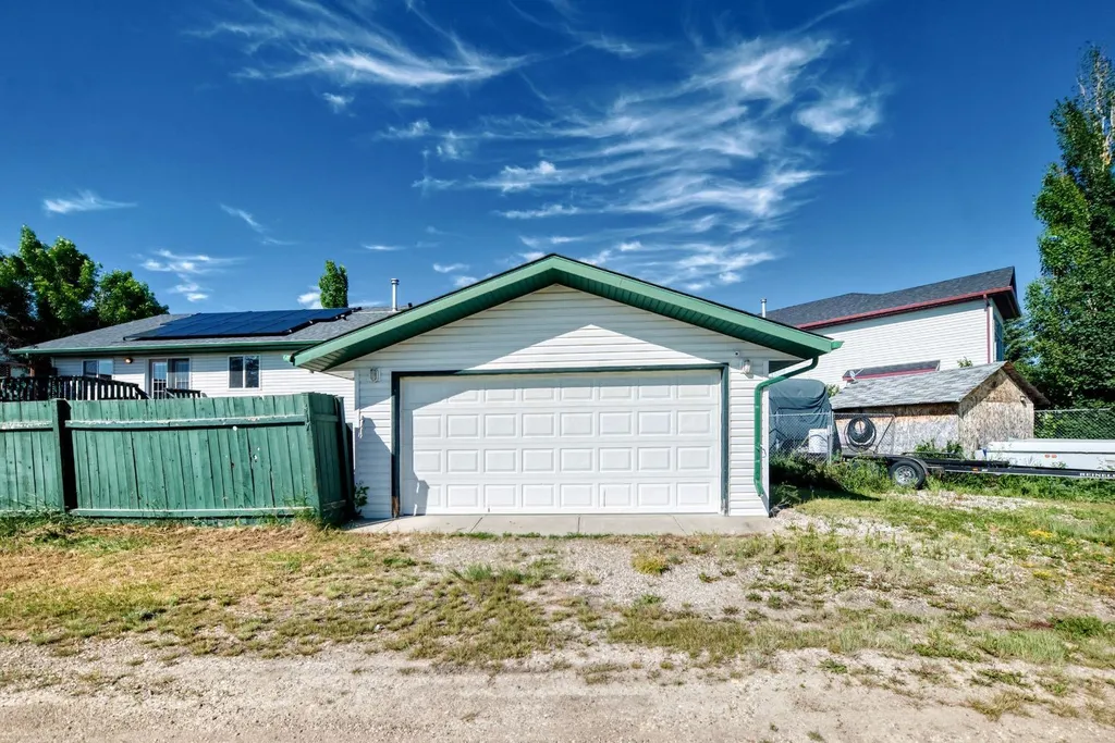417 9 Street Beiseker AB T0M 0G0