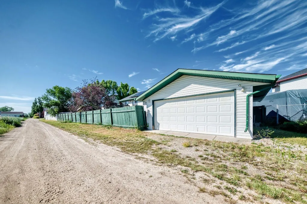 417 9 Street Beiseker AB T0M 0G0