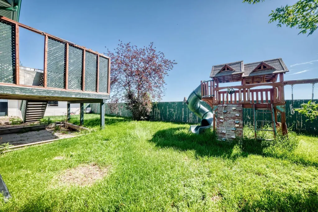 417 9 Street Beiseker AB T0M 0G0