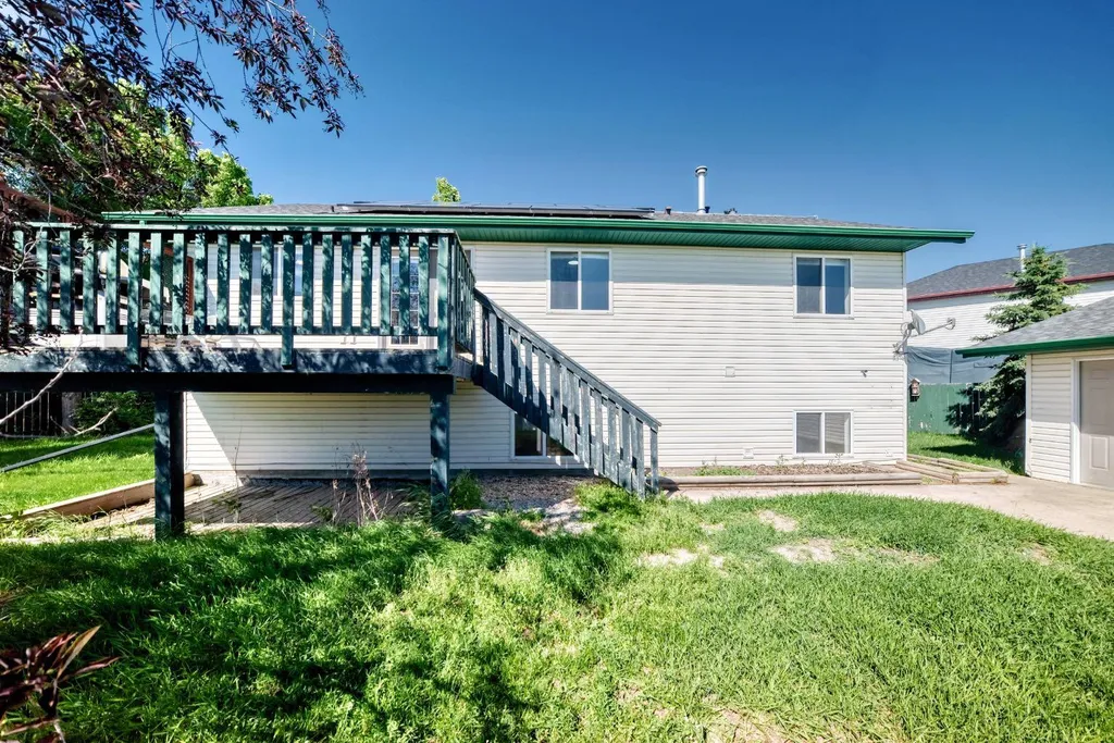 417 9 Street Beiseker AB T0M 0G0