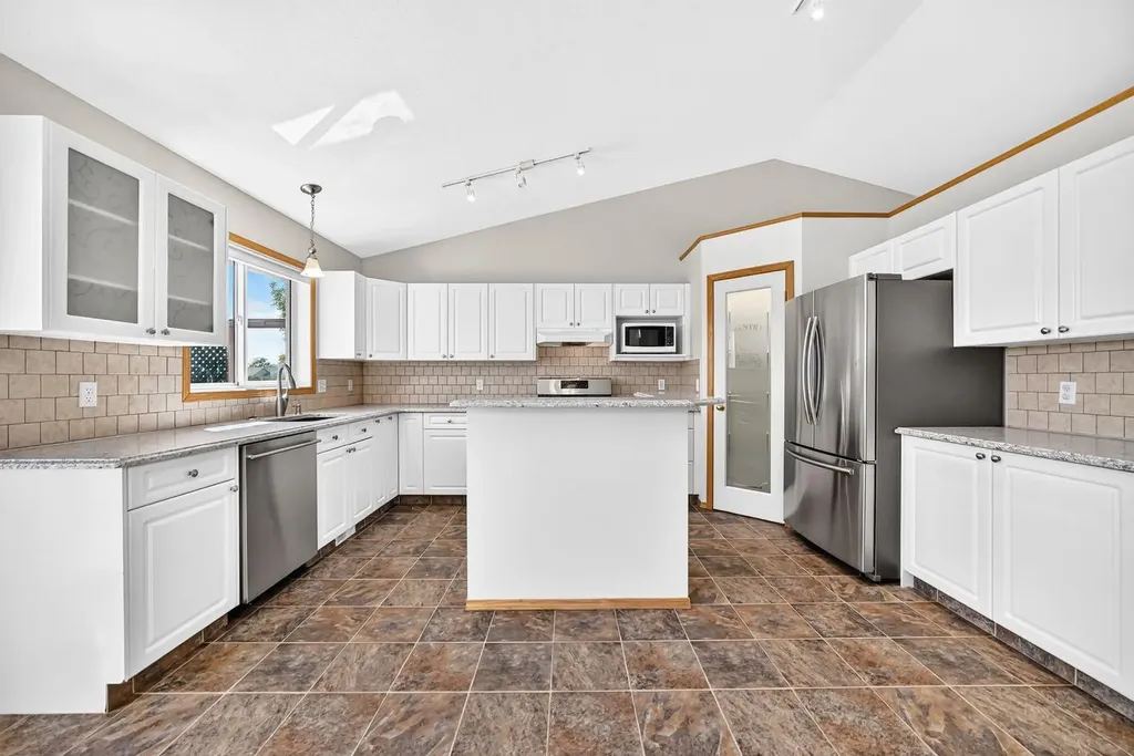 417 9 Street Beiseker AB T0M 0G0