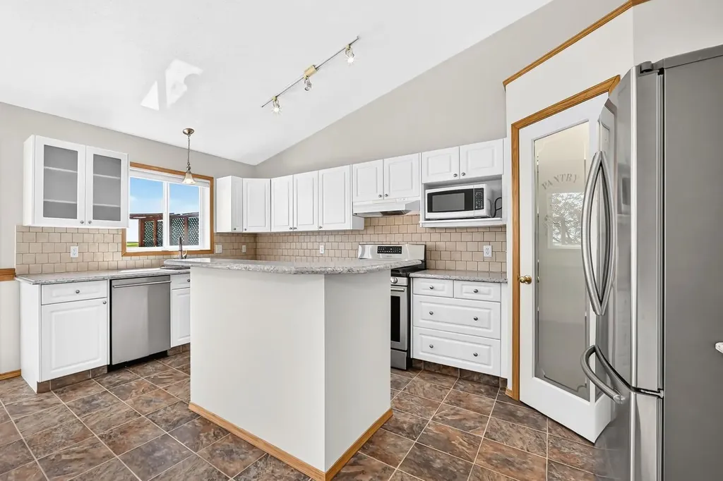 417 9 Street Beiseker AB T0M 0G0