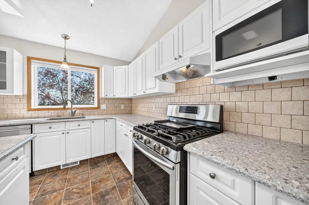 417 9 Street Beiseker AB T0M 0G0