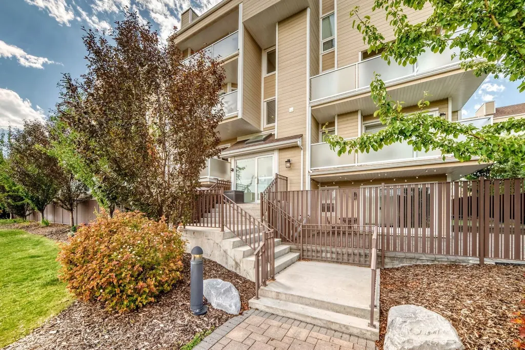 3717 42 Street NW Calgary AB T3A 2W2