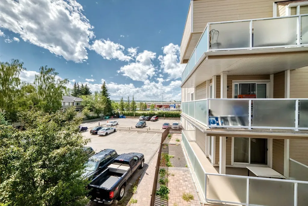 3717 42 Street NW Calgary AB T3A 2W2
