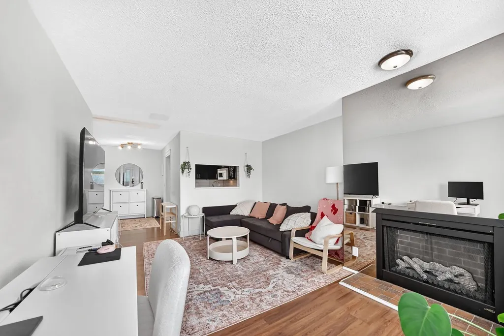 3717 42 Street NW Calgary AB T3A 2W2