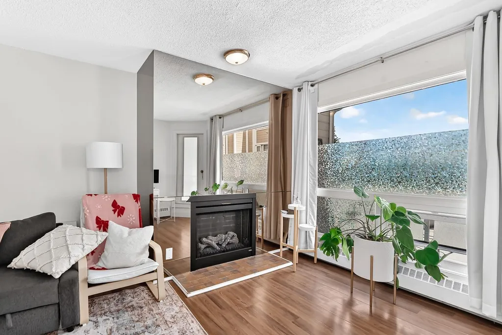 3717 42 Street NW Calgary AB T3A 2W2