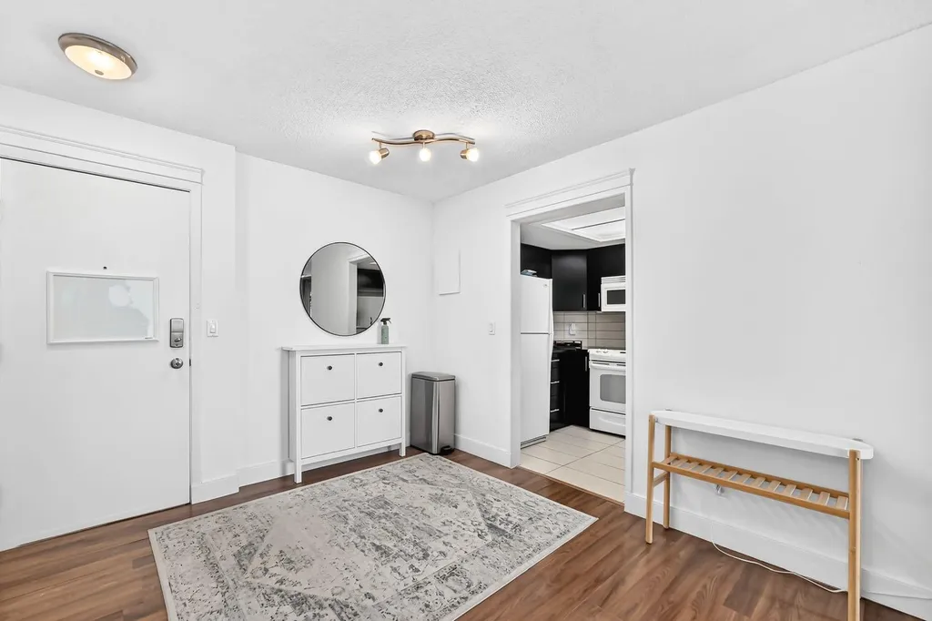 3717 42 Street NW Calgary AB T3A 2W2