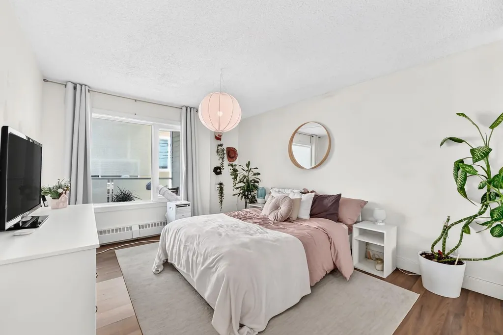 3717 42 Street NW Calgary AB T3A 2W2