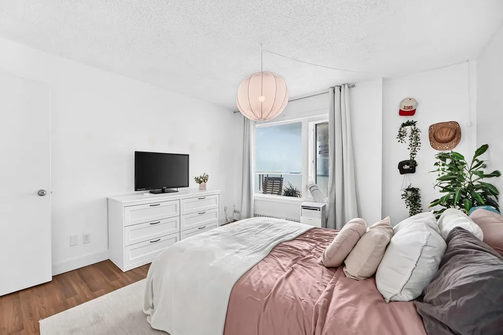 3717 42 Street NW Calgary AB T3A 2W2