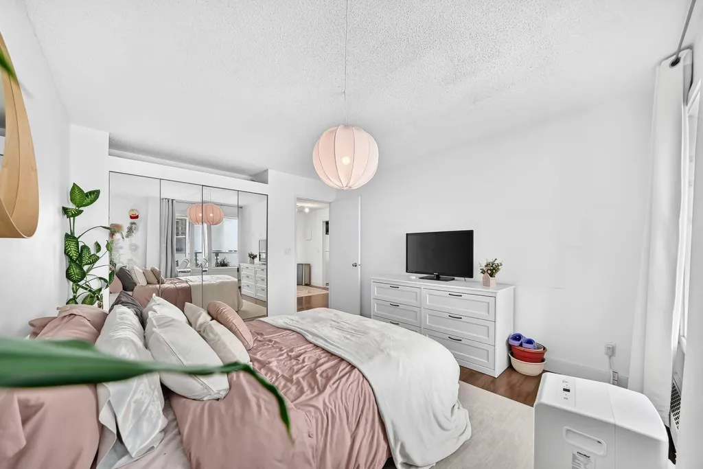 3717 42 Street NW Calgary AB T3A 2W2