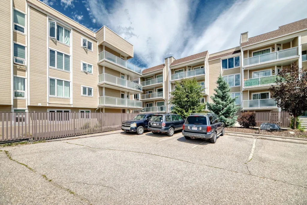 3717 42 Street NW Calgary AB T3A 2W2