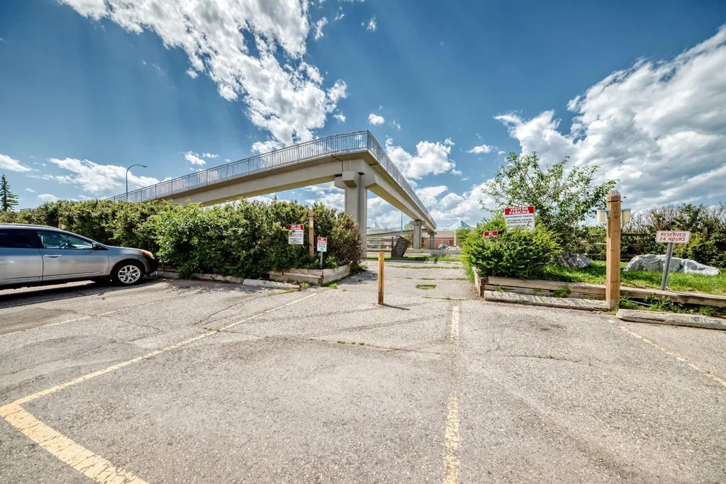 3717 42 Street NW Calgary AB T3A 2W2