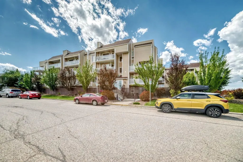 3717 42 Street NW Calgary AB T3A 2W2