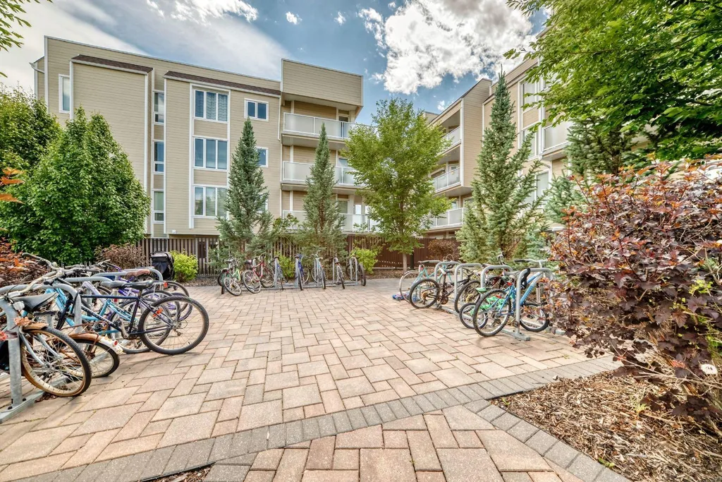 3717 42 Street NW Calgary AB T3A 2W2