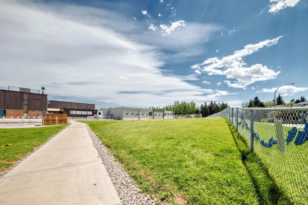 3717 42 Street NW Calgary AB T3A 2W2