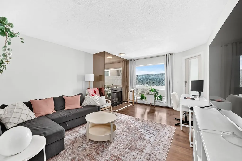 3717 42 Street NW Calgary AB T3A 2W2