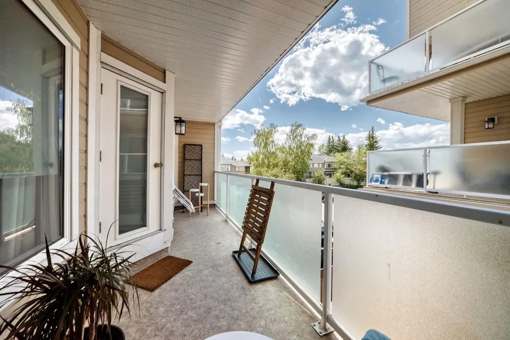 3717 42 Street NW Calgary AB T3A 2W2