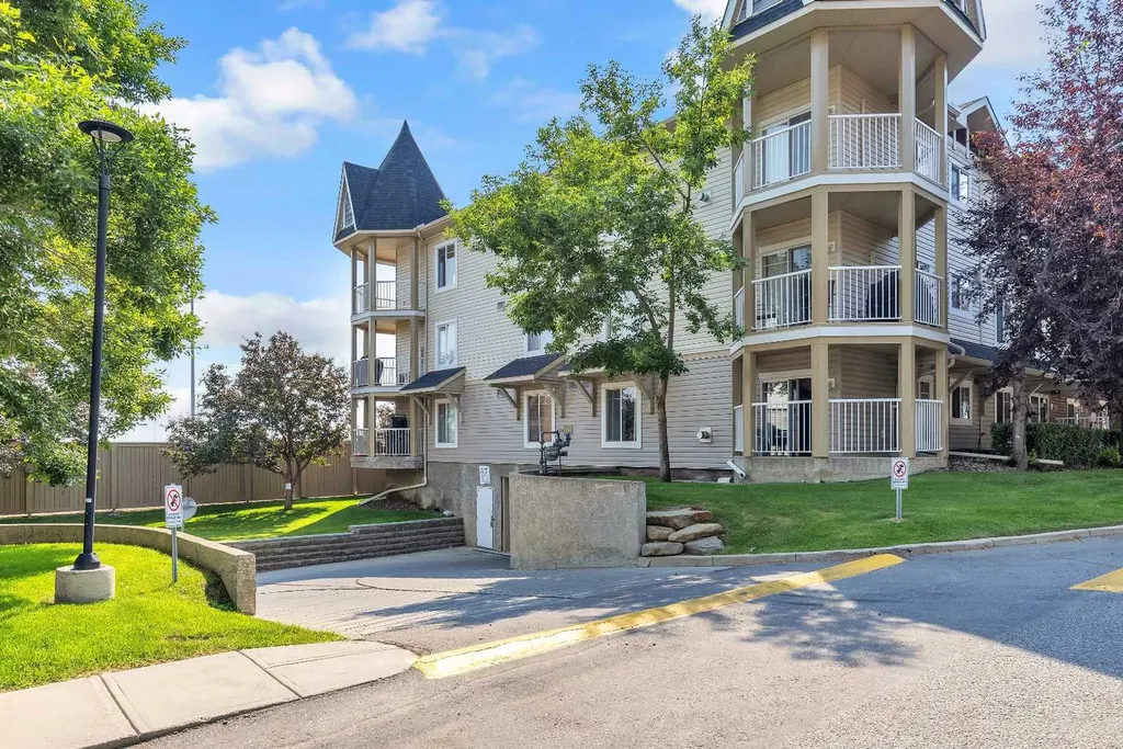 70 Panamount Drive NW Calgary AB T3K 6G7