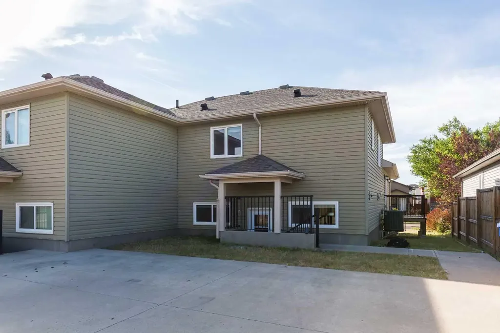 78 Sunridge Boulevard W Lethbridge AB T1J 0T4