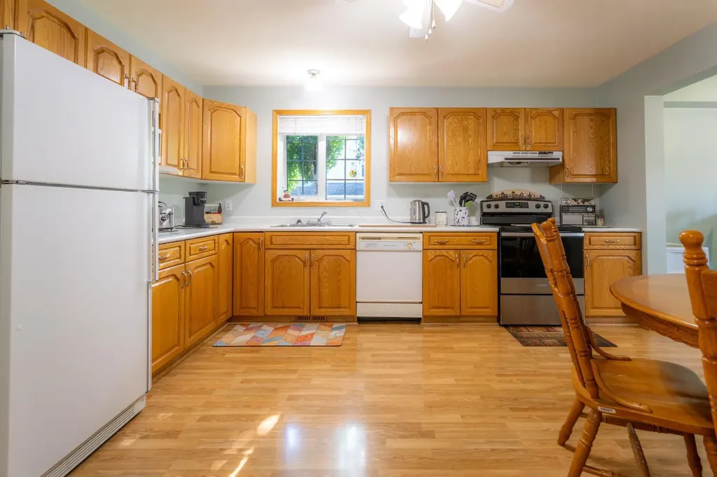 5725 41 Street Lloydminster AB T9V 2A4
