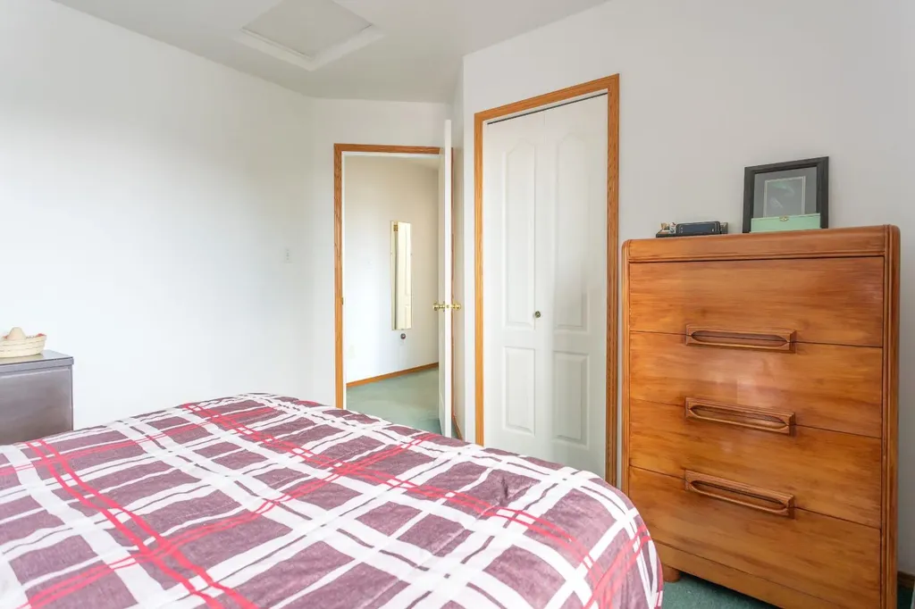 5725 41 Street Lloydminster AB T9V 2A4