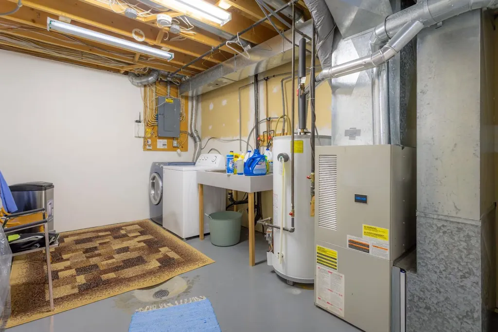5725 41 Street Lloydminster AB T9V 2A4