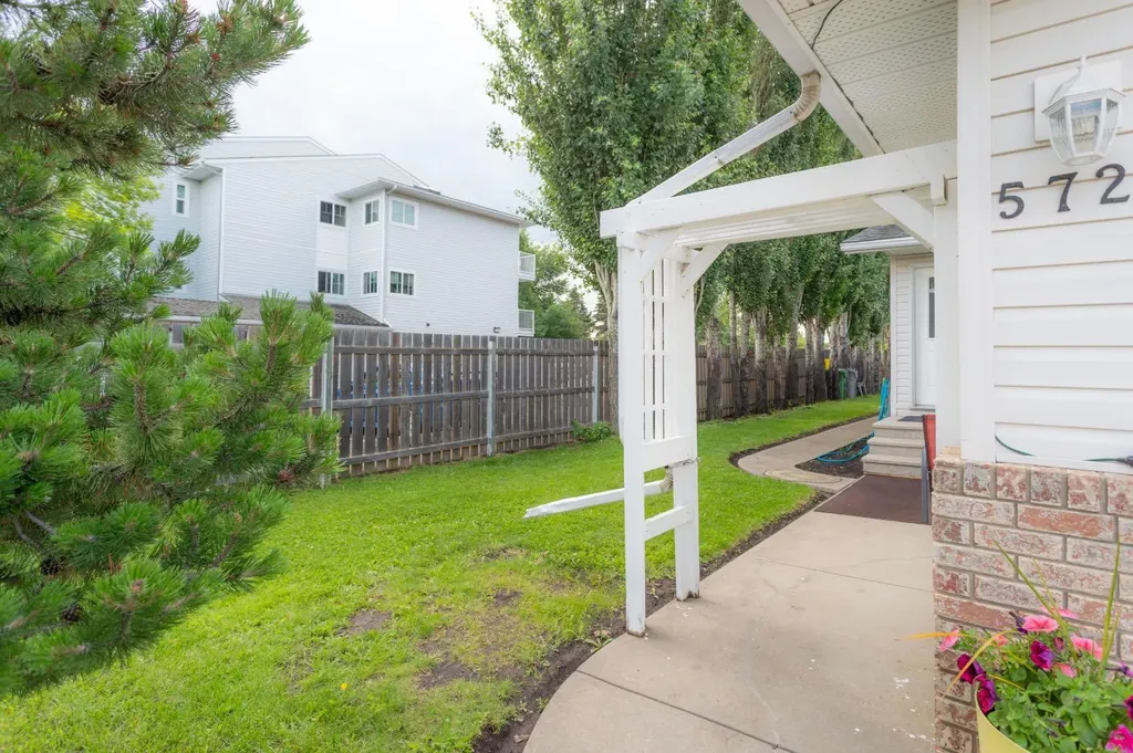 5725 41 Street Lloydminster AB T9V 2A4