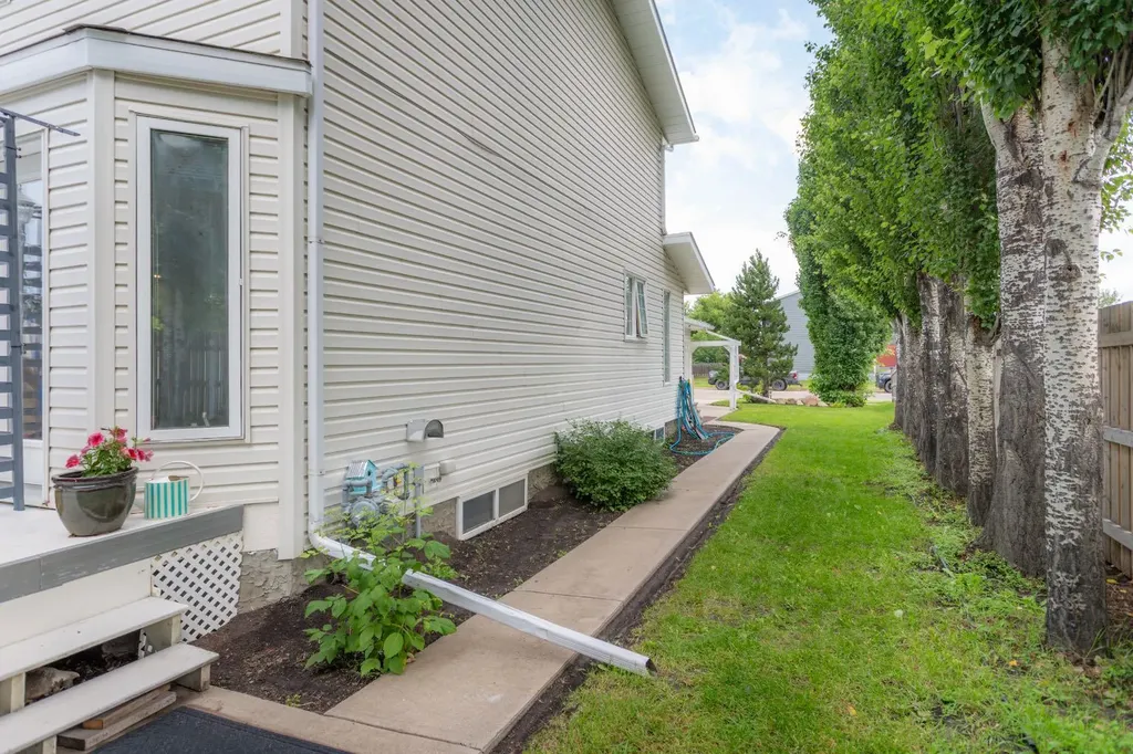 5725 41 Street Lloydminster AB T9V 2A4