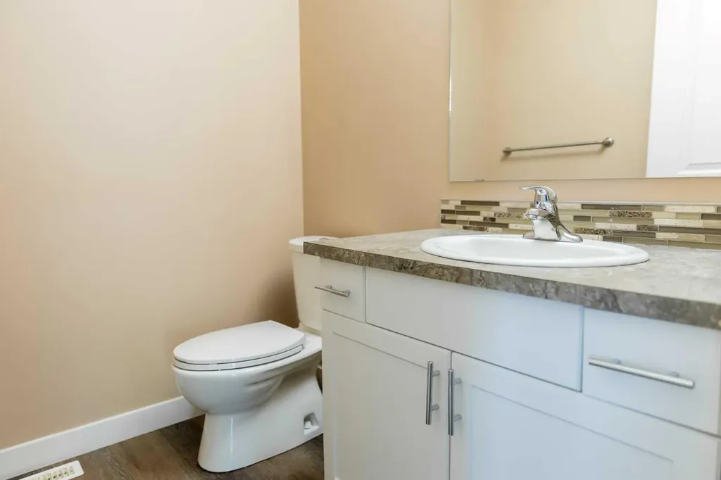 4729 49 Street Drayton Valley AB T7A 1J1