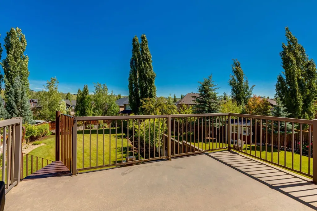 52 Valley Woods Way NW Calgary AB t3B6A5