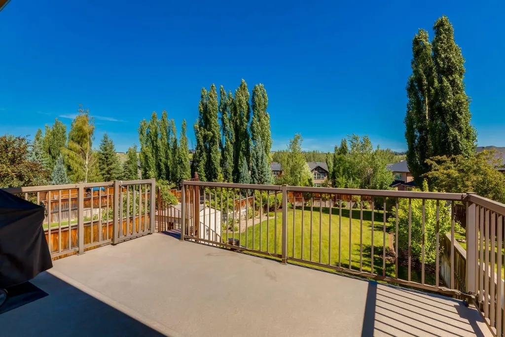 52 Valley Woods Way NW Calgary AB t3B6A5