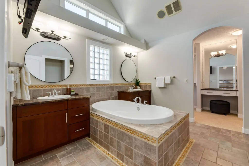 52 Valley Woods Way NW Calgary AB t3B6A5