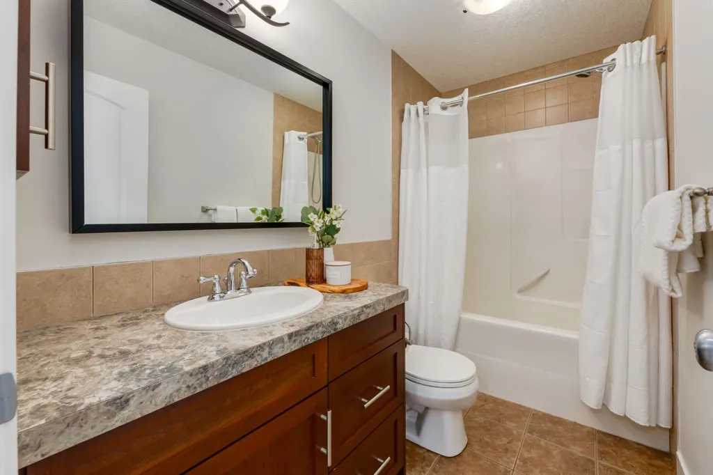 52 Valley Woods Way NW Calgary AB t3B6A5