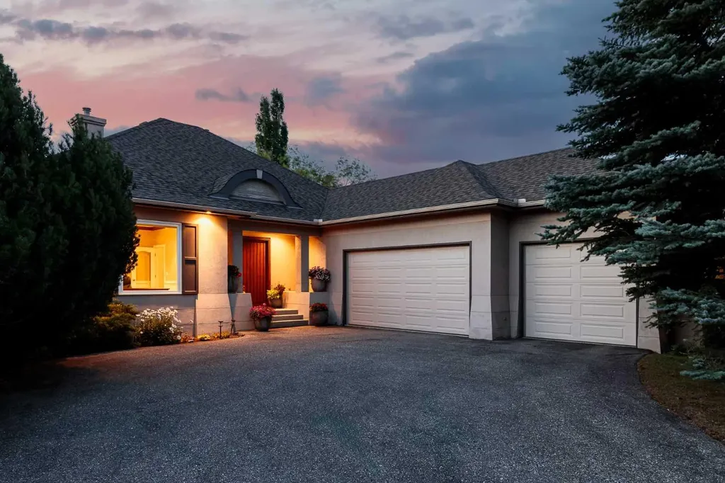 33 Ridge Pointe Drive Heritage Pointe AB T1S 4H1