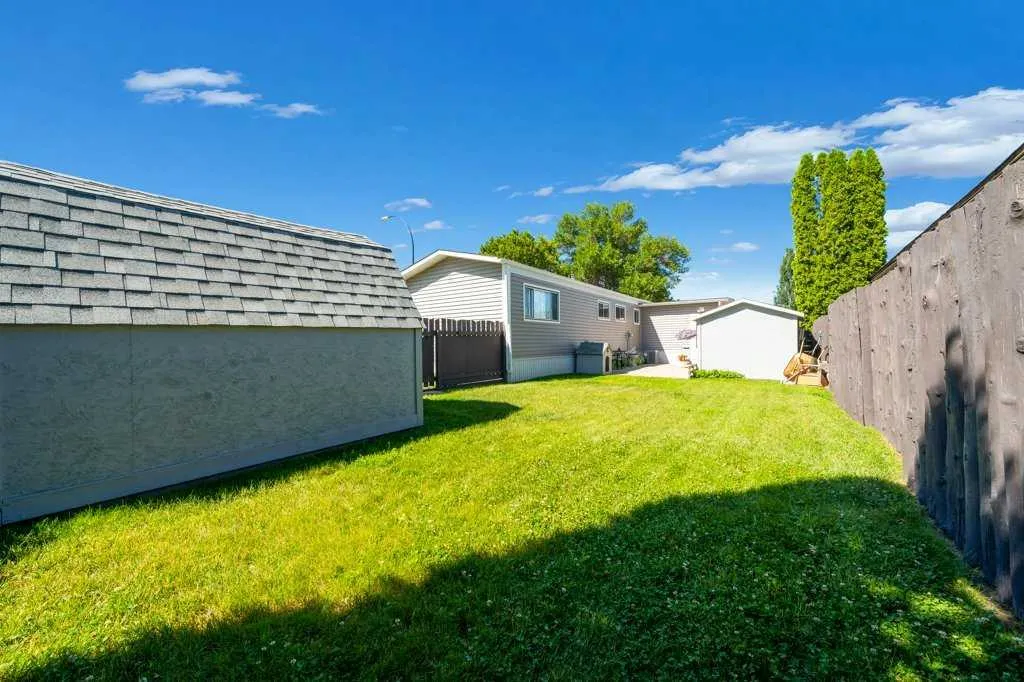 2391 Gardner Place SE Medicine Hat AB T1B 1A4
