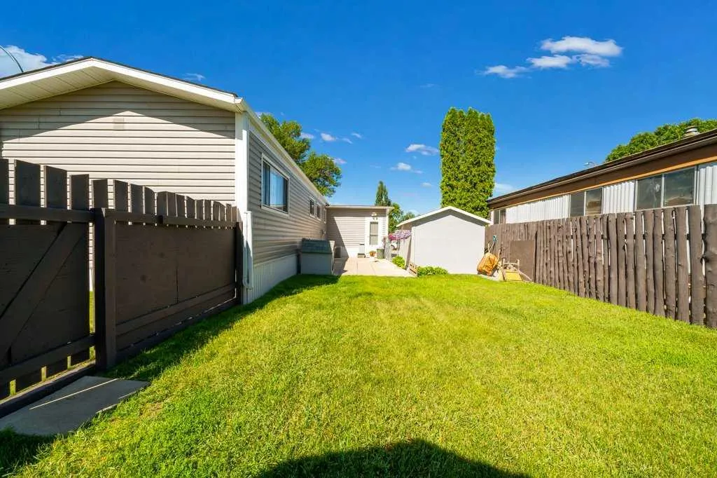2391 Gardner Place SE Medicine Hat AB T1B 1A4