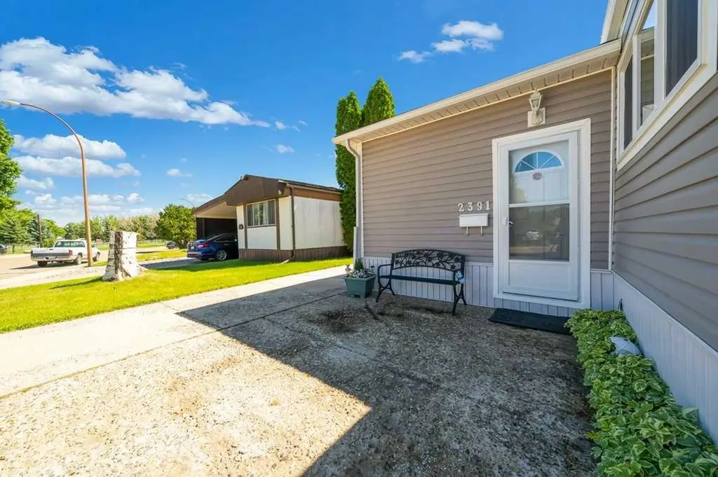 2391 Gardner Place SE Medicine Hat AB T1B 1A4