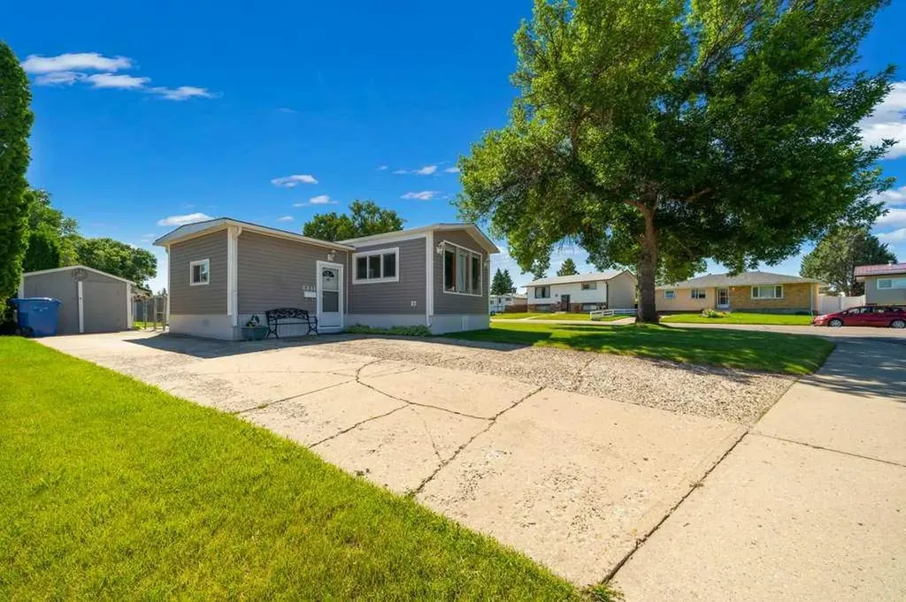 2391 Gardner Place SE Medicine Hat AB T1B 1A4
