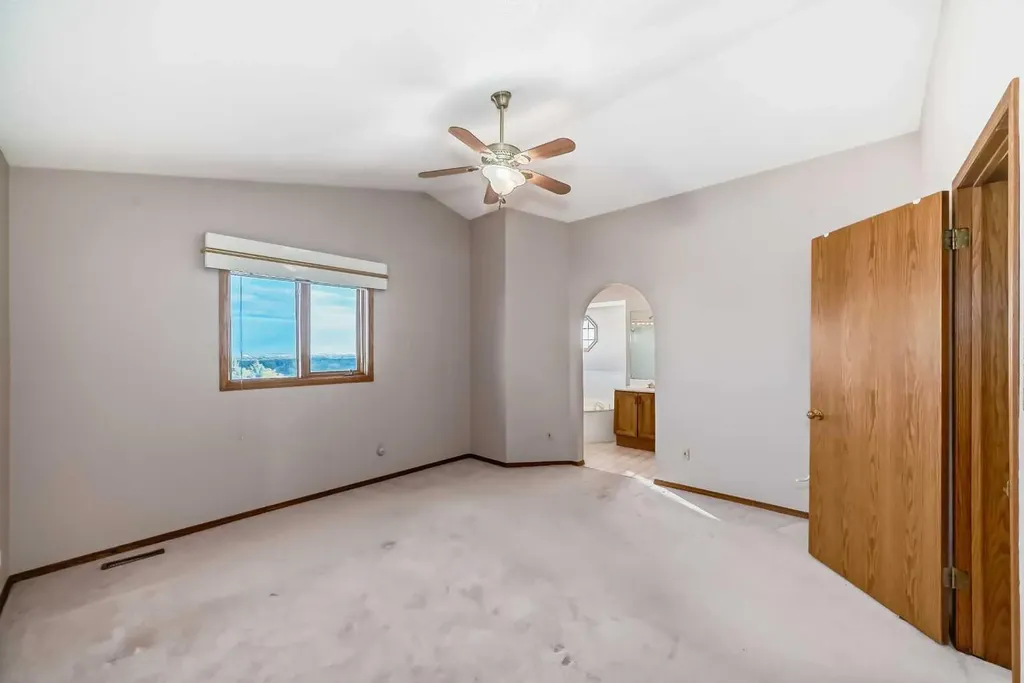 183 Christie Park Hill SW Calgary AB T3H 2V5