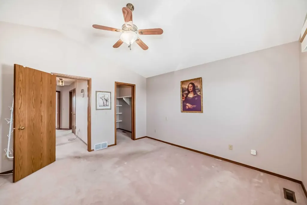 183 Christie Park Hill SW Calgary AB T3H 2V5