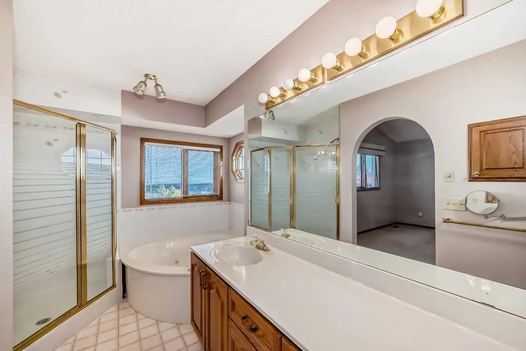 183 Christie Park Hill SW Calgary AB T3H 2V5